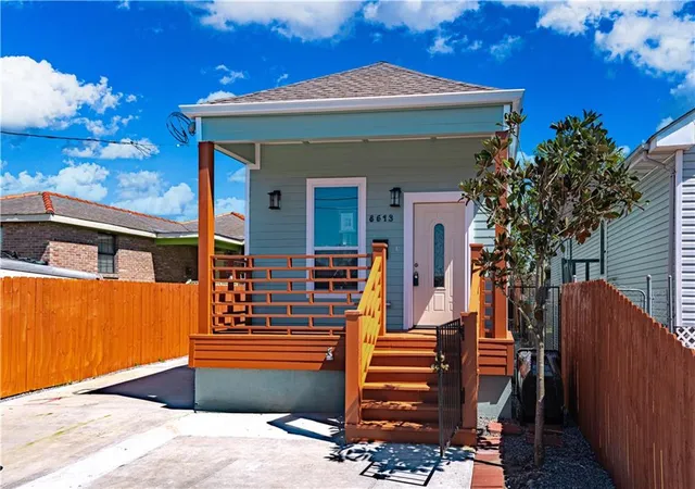 2nd image of 8513 Palmetto St, New Orleans, LA 70118 | MLS# 2564411