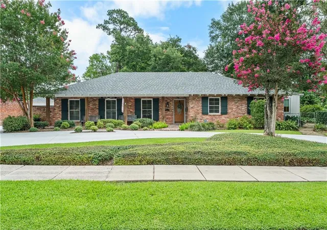 Homes for sale in Baton Rouge, LA | 3631 S Lakeshore Dr, Baton Rouge, LA 70808 | MLS# 2564634