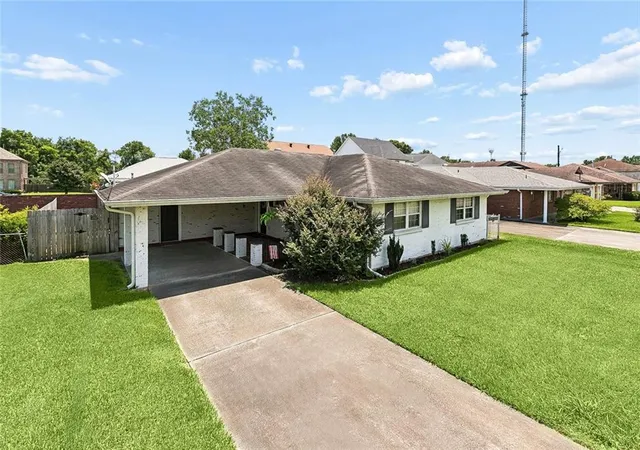 2nd image of 917 Ellen St, Gretna, LA 70056 | MLS# 2565682