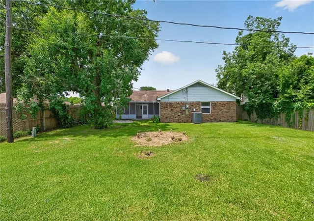 15th image of 977 E Lexington Ave, Gretna, LA 70056 | MLS# 2565902