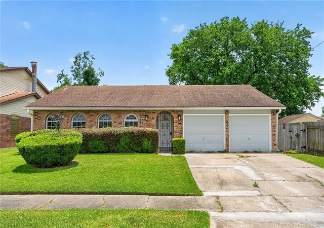 1st image of 977 E Lexington Ave, Gretna, LA 70056 | MLS# 2565902