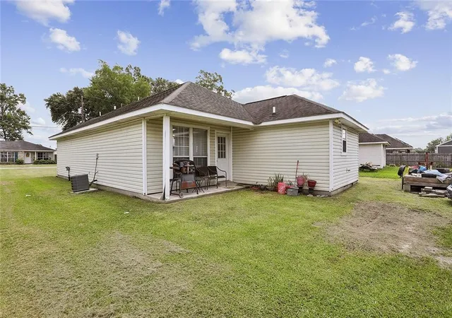 2nd image of 1413 W Worthy St, Gonzales, LA 70737 | MLS# 2565893
