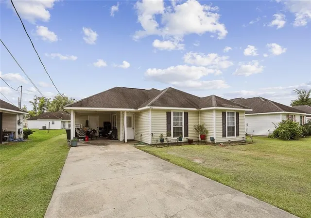 4th image of 1413 W Worthy St, Gonzales, LA 70737 | MLS# 2565893