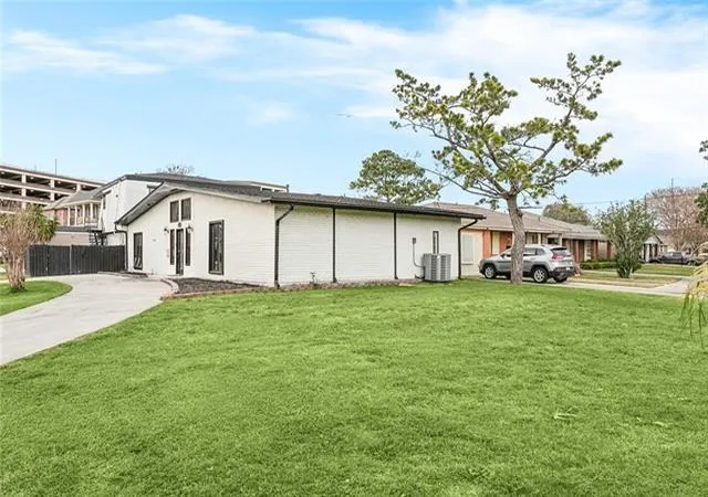 Homes for sale in Metairie, LA | 4200 Lake Villa Dr, Metairie, LA 70002 | MLS# 2565643
