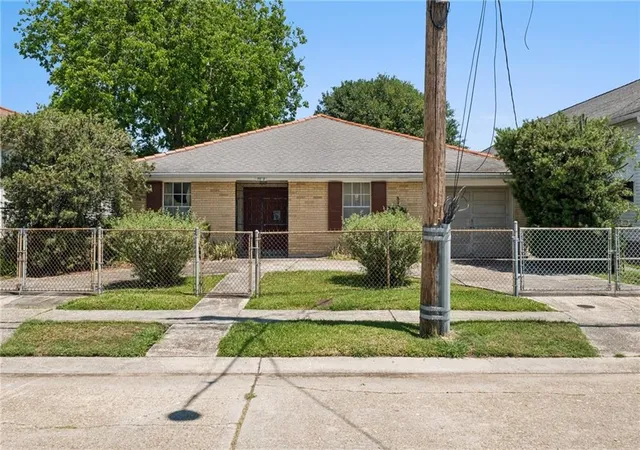Homes for sale in Metairie, LA | 3619 Bauvais St, Metairie, LA 70001 | MLS# 2565898