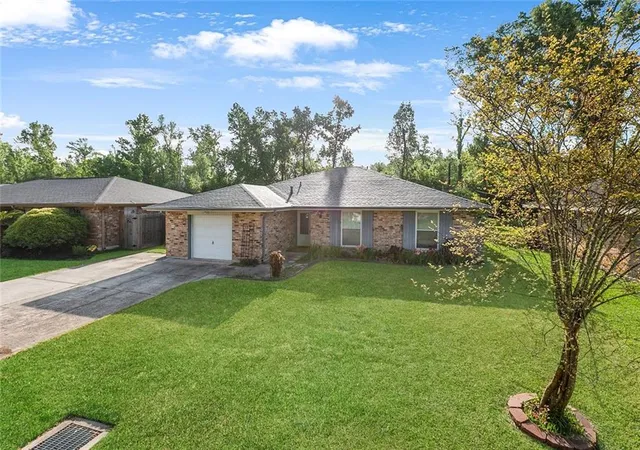 Photo 2 of Single family home for sale at 309 Desoto Dr, Luling, LA 70070 | MLS# 2566068 | Listing updated on 2026-08-28
