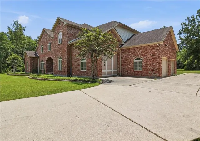 Photo 2 of Sale Pending at 433 Starling Dr, Slidell, LA 70461 | MLS# 2556445 | Listing updated on 2026-07-22