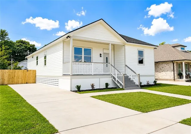 Homes for sale in Chalmette, LA | 22 Keane Dr, Chalmette, LA 70043 | MLS# 2566043