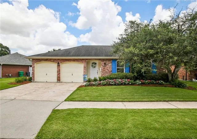 1st image of 828 Honeysuckle St, Gretna, LA 70056 | MLS# 2565169