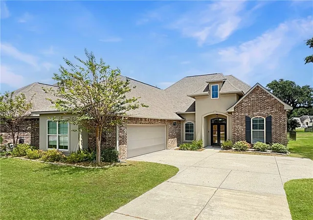 Photo 1 of Single family home for sale at 329 Old Pl Ln, Madisonville, LA 70447 | MLS# 2563589 | Listing updated on 2026-07-04