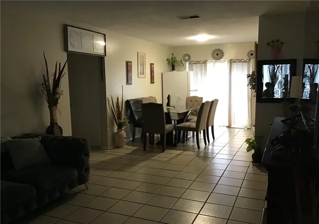 Photo 3 of Multi family home for sale at 2109 Carol Sue Ave, Gretna, LA 70056 | MLS# 2561623 | Listing updated on 2026-10-01
