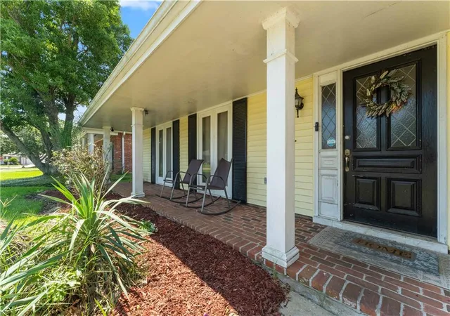 Homes for sale in Kenner, LA | 637 Chambertin Dr, Kenner, LA 70065 | MLS# 2566154