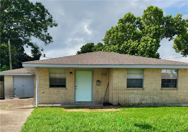 Homes for sale in Kenner, LA | 219 Duke Dr, Kenner, LA 70065 | MLS# 2565391