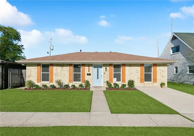 Homes for sale in Metairie, LA | 2028 Neyrey Dr, Metairie, LA 70001 | MLS# 2566272