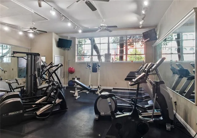 2nd image of 760 Magazine St, New Orleans, LA 70130