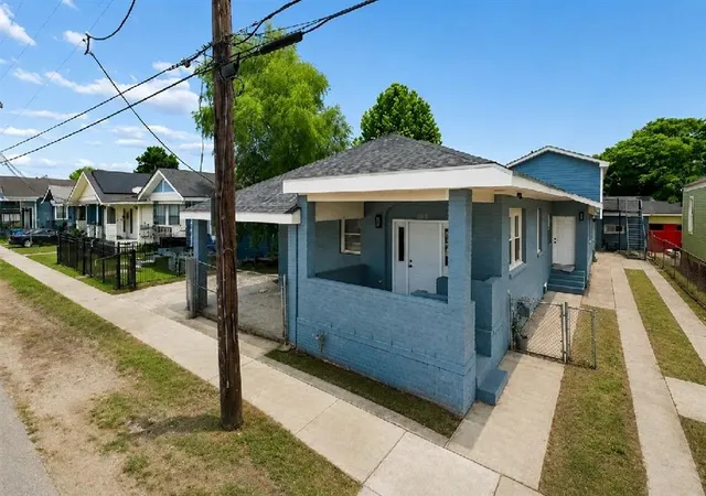 Homes for sale in New Orleans, LA | 1323 25 Pauline St, New Orleans, LA 70117 | MLS# 2563317