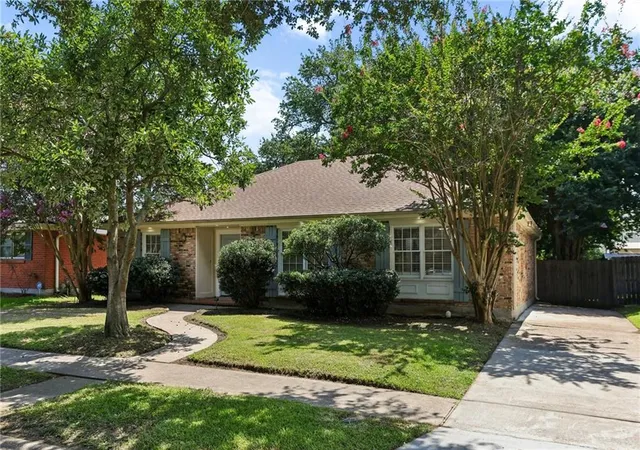 Homes for sale in Metairie, LA | 2705 Sells St, Metairie, LA 70003 | MLS# 2565341
