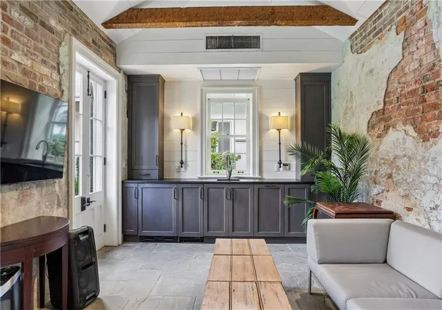 2nd image of 822 Barracks St, New Orleans, LA 70116