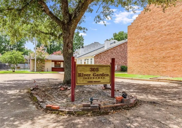 Photo 2 of Townhouse for sale at 305 Halcott Dr #113, Lafayette, LA 70503 | MLS# 2565892 | Listing updated on 2026-08-28
