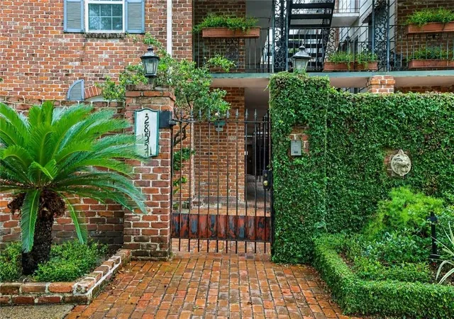 2nd image of 2855 St Charles Ave #306, New Orleans, LA 70115 | MLS# 2560477