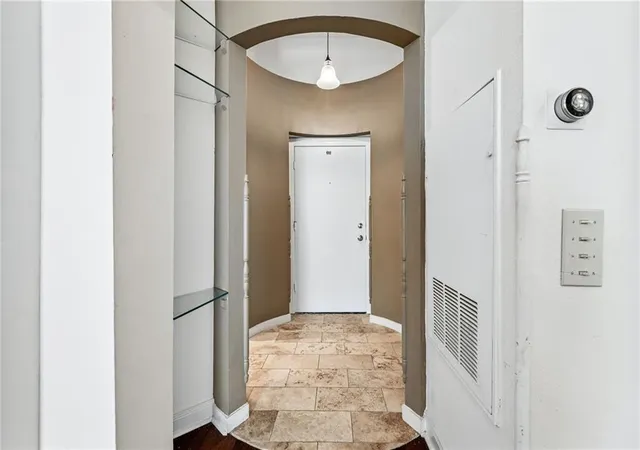 4th image of 330 Julia St #203, New Orleans, LA 70130 | MLS# 2566452