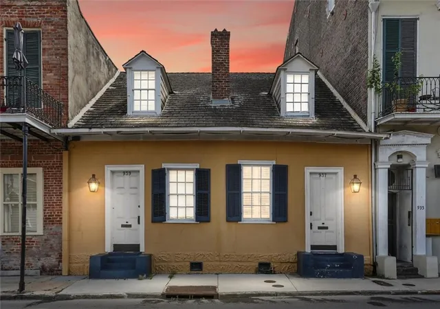 2nd image of 937 Governor Nicholls St, New Orleans, LA 70116