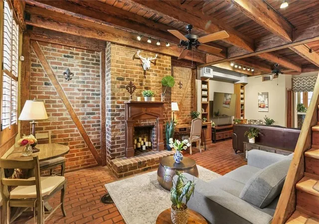 3rd image of 937 Governor Nicholls St, New Orleans, LA 70116