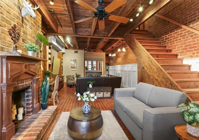 4th image of 937 Governor Nicholls St, New Orleans, LA 70116