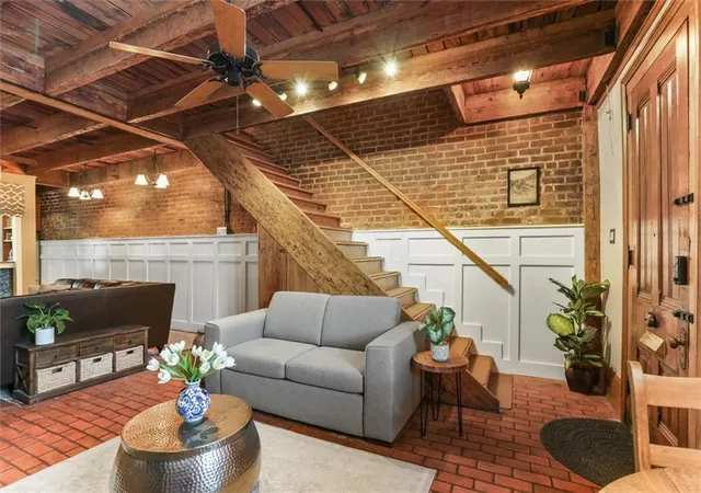 5th image of 937 Governor Nicholls St, New Orleans, LA 70116
