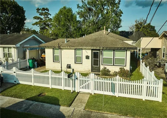 1st image of 1741 Bonnie Ann Dr, Marrero, LA 70072 | MLS# 2565837
