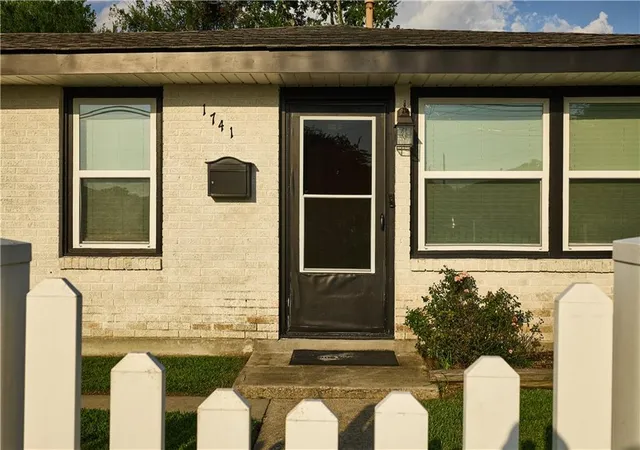Photo 3 of Single family home for sale at 1741 Bonnie Ann Dr, Marrero, LA 70072 | MLS# 2565837 | Listing updated on 2026-09-28