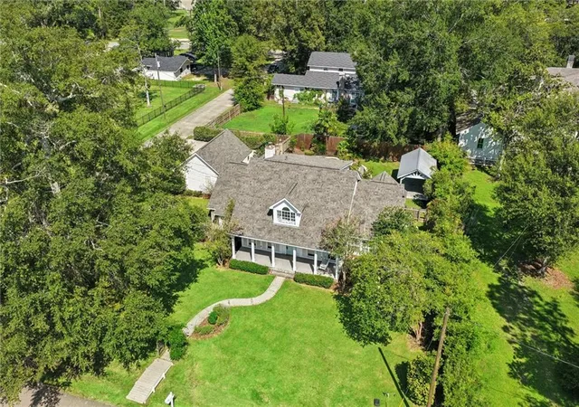 3rd image of 1015 S Louisiana St, Covington, LA 70433 | MLS# 2565897