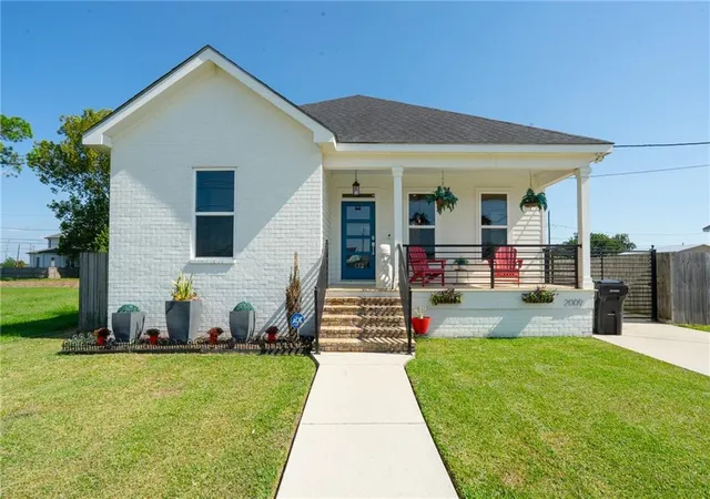 1st image of 2009 Center St, Arabi, LA 70032 | MLS# 2566774