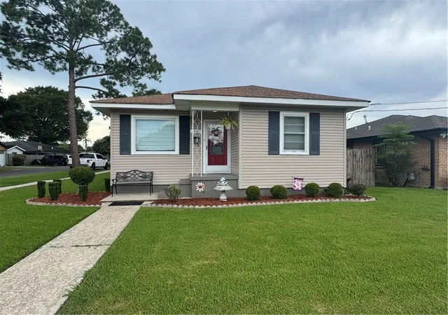 Homes for sale in Kenner, LA | 1301 Hudson St, Kenner, LA 70062 | MLS# 2566641