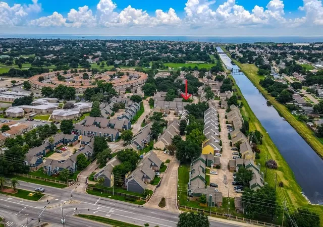 Homes for sale in Kenner, LA | 23 Rue Chardonnay Ave, Kenner, LA 70065
