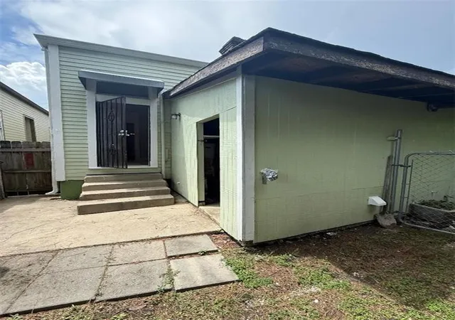 Listing Photo 5 - Condo for sale in building located at 4412 14 S Carrollton Ave, New Orleans, LA 70119