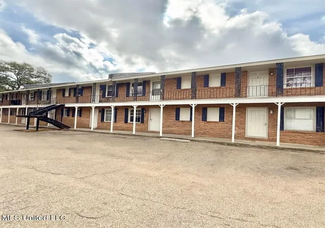 Homes for sale in Brookhaven, MS | 212 N Church St, Brookhaven, MS 39601 | MLS# 2567092