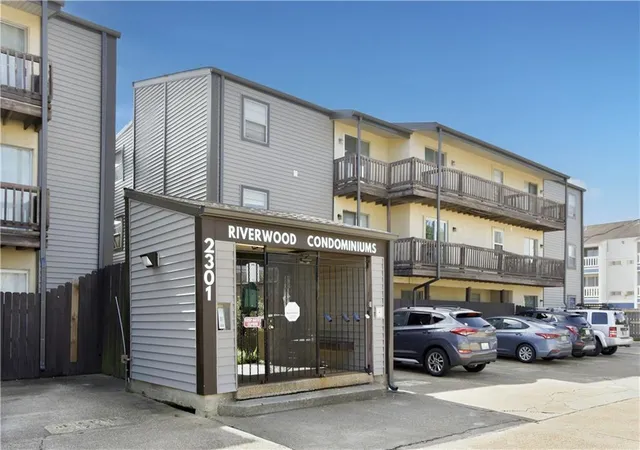 Homes for sale in Metairie, LA | 2301 Edenborn Ave #303, Metairie, LA 70001 | MLS# 2567094