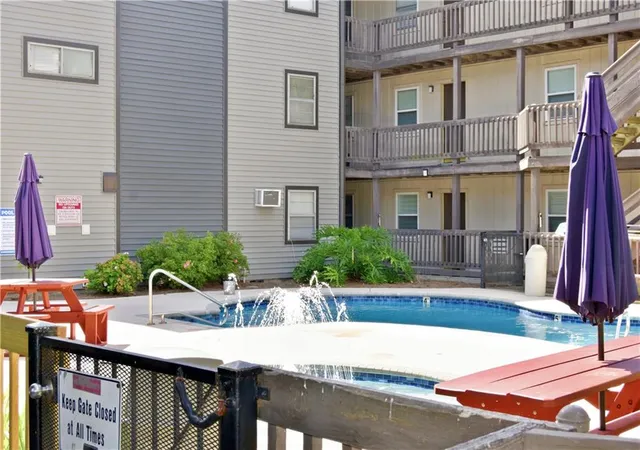 Homes for sale in Metairie, LA | 2301 Edenborn Ave #303, Metairie, LA 70001 | MLS# 2567094