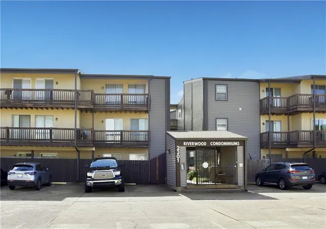 Homes for sale in Metairie, LA | 2301 Edenborn Ave #303, Metairie, LA 70001 | MLS# 2567094