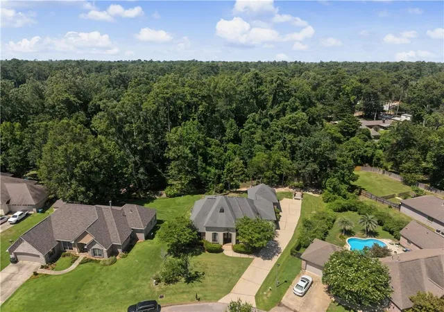 27th image of 102 Castine Oaks Dr, Mandeville, LA 70448 | MLS# 2567123