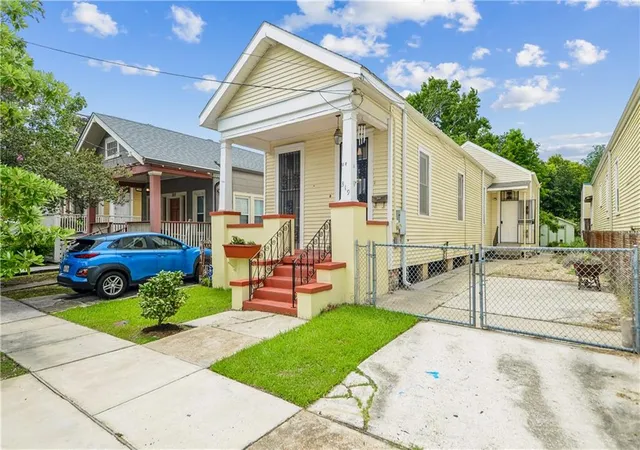 3rd image of 319 S Murat St, New Orleans, LA 70119 | MLS# 2566718