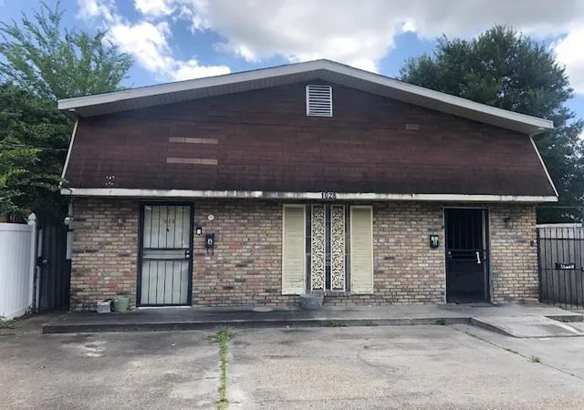 1st image of 1028 Franklin St, Gretna, LA 70053 | MLS# 2566604