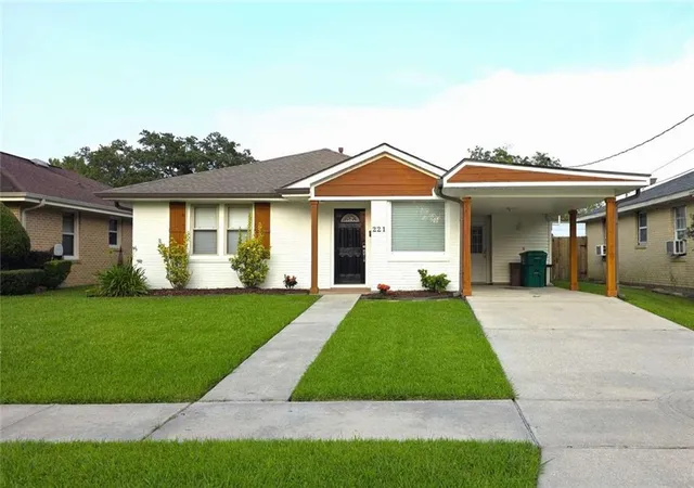 Homes for sale in Metairie, LA | 221 N Bengal Rd, Metairie, LA 70003 | MLS# 2567167