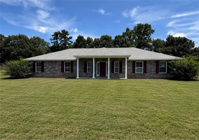 Homes for sale in Brookhaven, MS | 1359 Gloria Trl Ne, Brookhaven, MS 39601 | MLS# 2567252