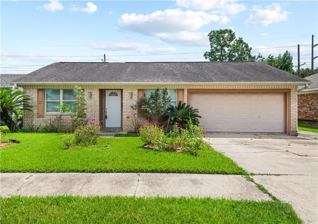 Photo 1 of Single family home for sale at 808 Hickory St, Gretna, LA 70056 | MLS# 2567113 | Listing updated on 2026-07-17