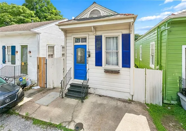 2nd image of 732 Pleasant St, New Orleans, LA 70115 | MLS# 2566722