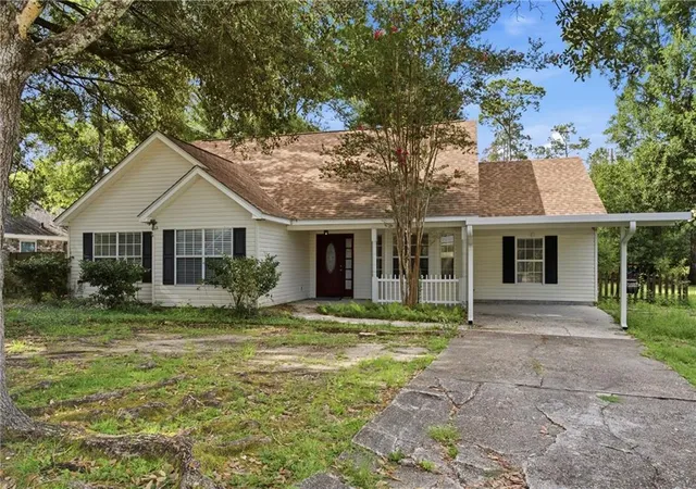 1st image of 30 Shady Oaks Dr, Covington, LA 70433 | MLS# 2567165