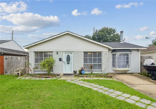 Homes for sale in Kenner, LA | 213 W Loyola Dr, Kenner, LA 70065 | MLS# 2566499