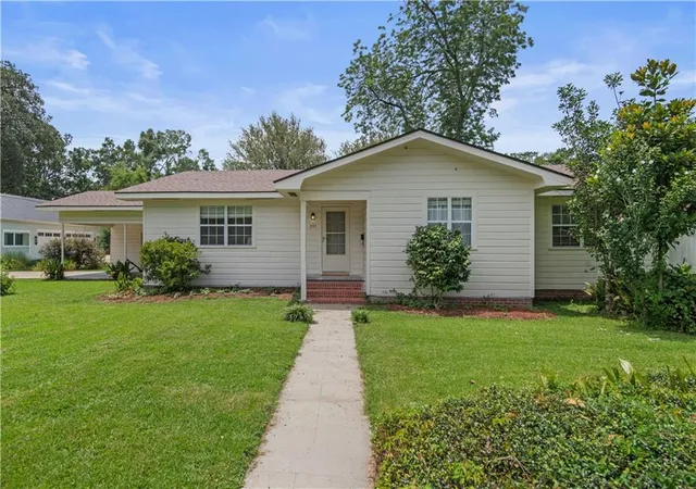 1st image of 301 W 19th Ave, Covington, LA 70433 | MLS# 2567557